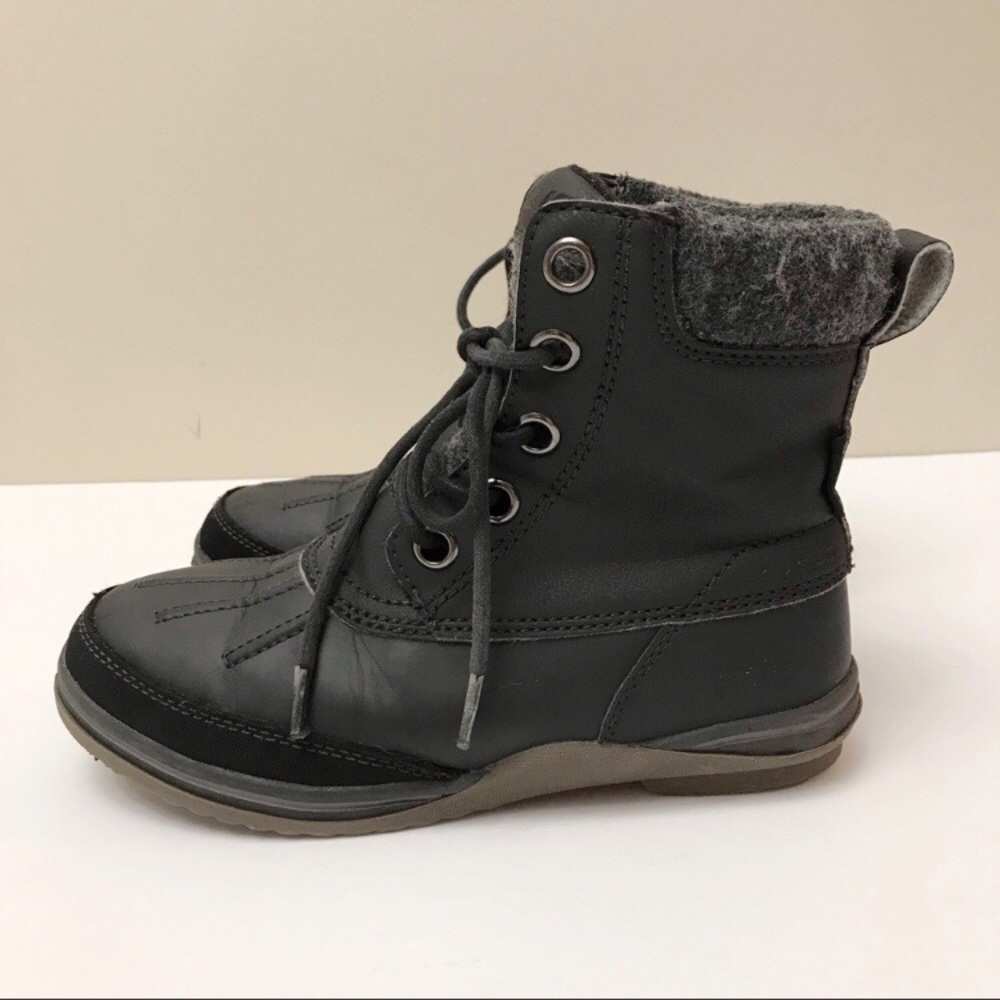 Unisex Acton Shadow winter boots big kids size 4